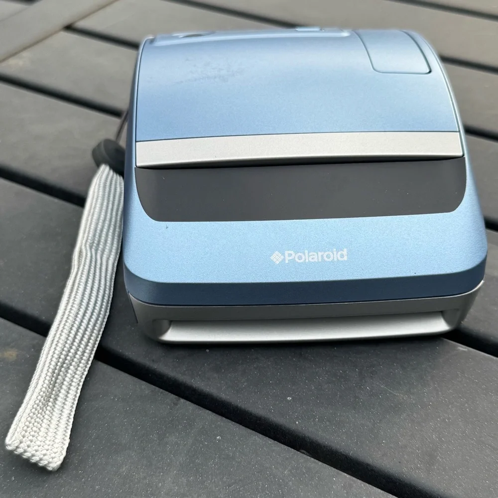 Polaroid - Vintage One600 100mm Focus Range 3ft Instant Film Camera